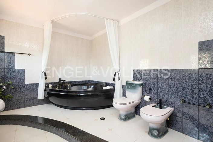 Image No.26-7 Bed House for sale