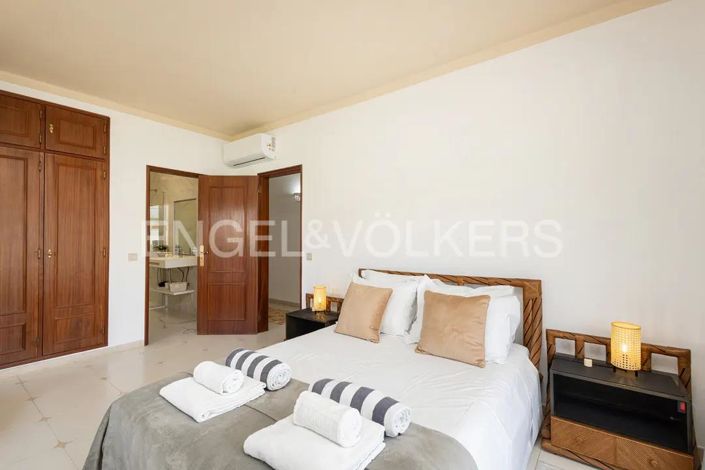 Image No.28-7 Bed House for sale