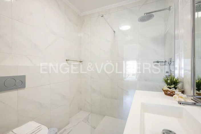 Image No.30-7 Bed House for sale