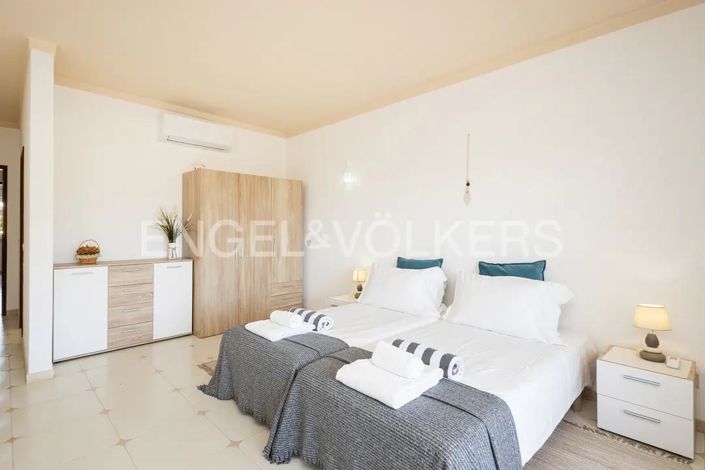 Image No.40-7 Bed House for sale