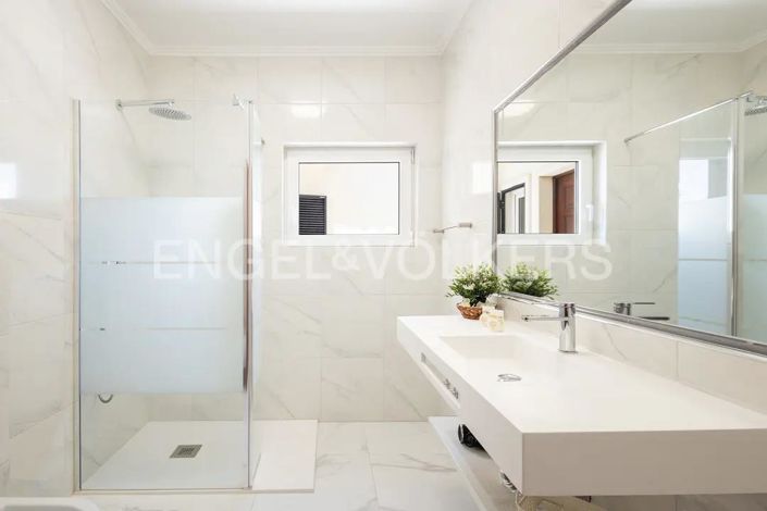 Image No.41-7 Bed House for sale