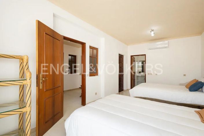 Image No.44-7 Bed House for sale