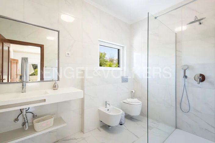 Image No.46-7 Bed House for sale