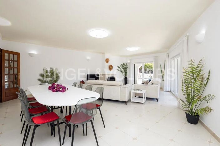 Image No.8-7 Bed House for sale