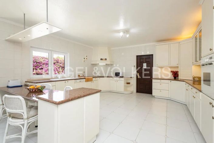 Image No.9-7 Bed House for sale