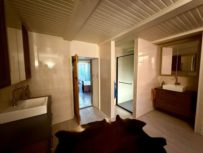 Image No.18-5 Bed House for sale