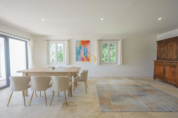 Image No.10-5 Bed House for sale