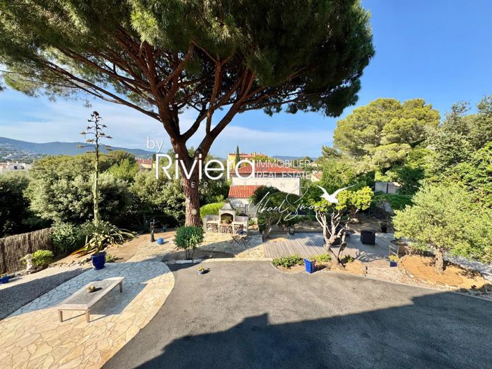 Image No.2-4 Bed House for sale