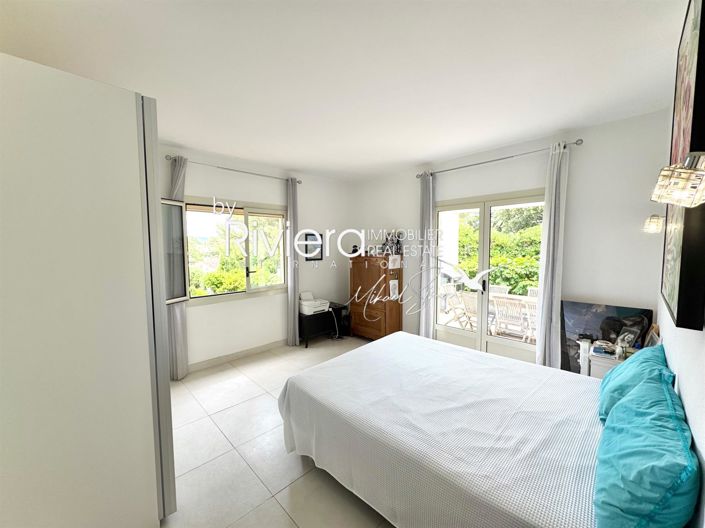 Image No.20-4 Bed House for sale