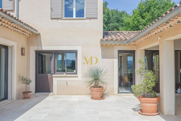 Image No.18-5 Bed House for sale