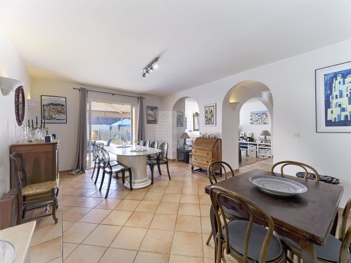 Image No.11-5 Bed House for sale