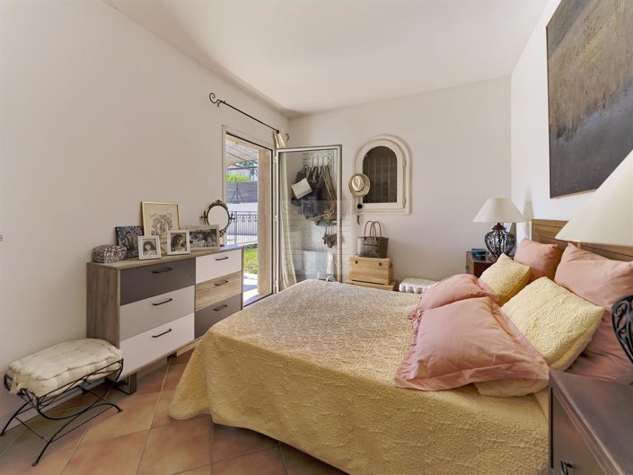 Image No.12-5 Bed House for sale