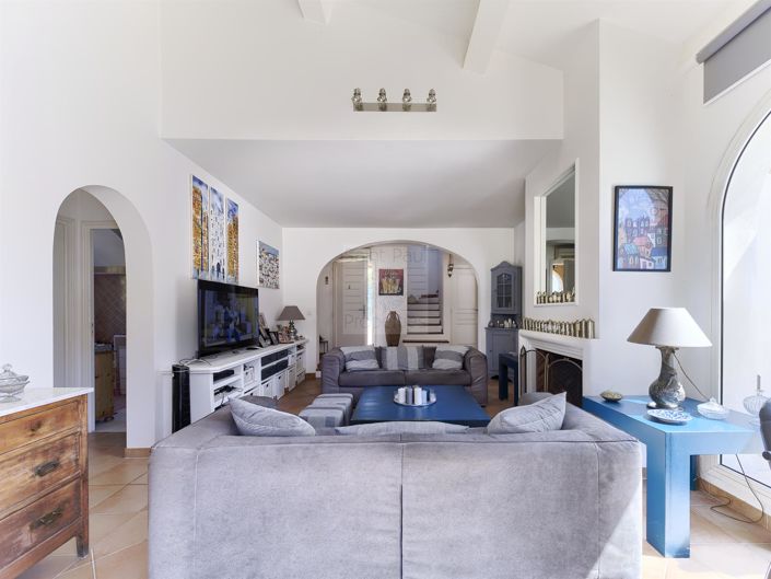 Image No.6-5 Bed House for sale