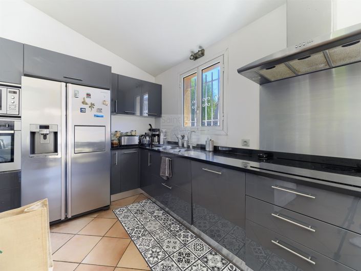 Image No.7-5 Bed House for sale