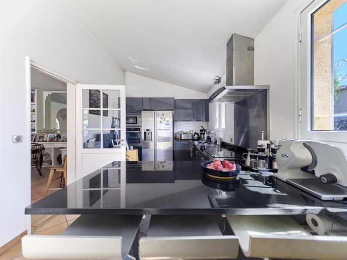 Image No.8-5 Bed House for sale