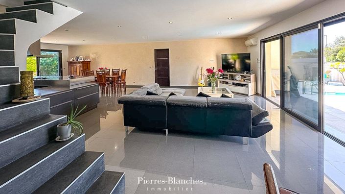 Image No.5-5 Bed House for sale