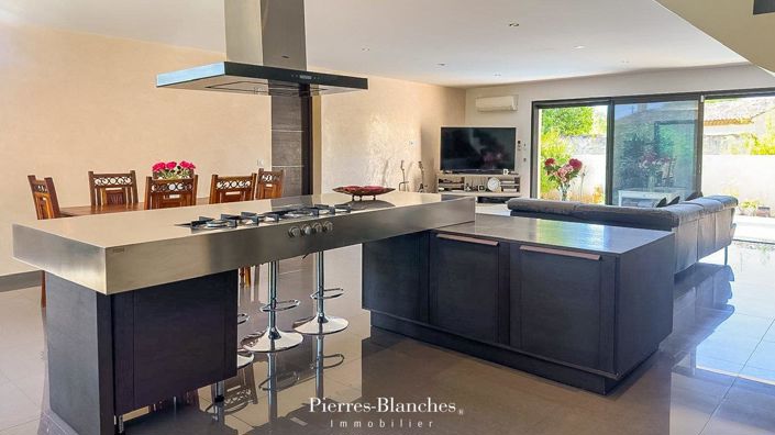 Image No.7-5 Bed House for sale