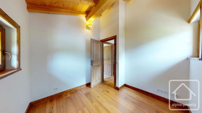 Image No.20-3 Bed Property for sale