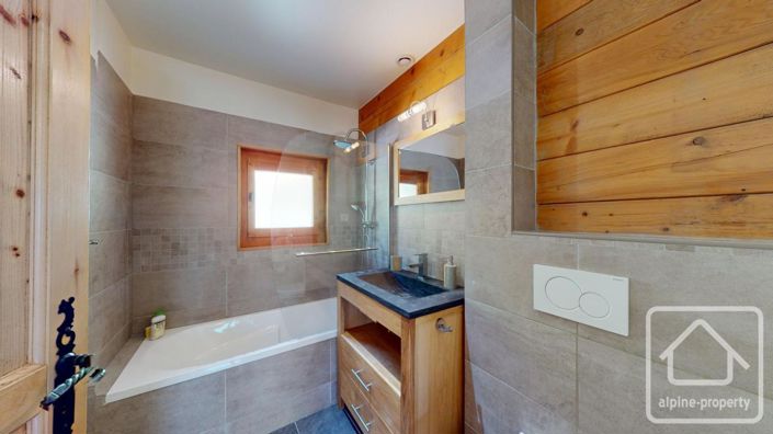 Image No.20-4 Bed Property for sale