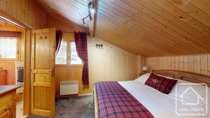 Image No.17-6 Bed Property for sale