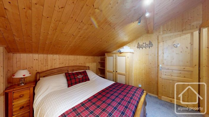 Image No.18-6 Bed Property for sale