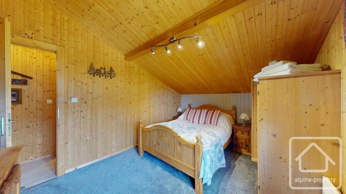 Image No.19-6 Bed Property for sale