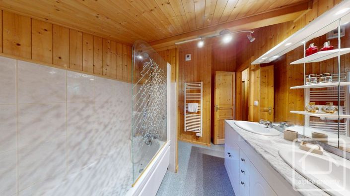 Image No.20-6 Bed Property for sale