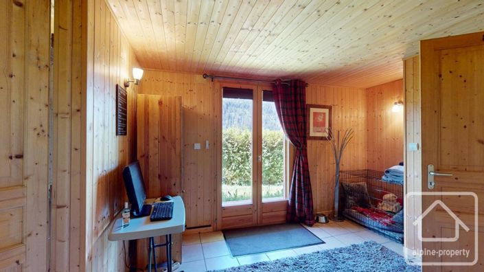 Image No.28-6 Bed Property for sale