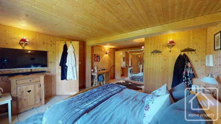 Image No.30-6 Bed Property for sale