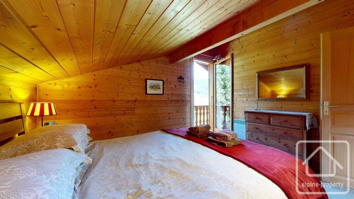 Image No.17-3 Bed Property for sale