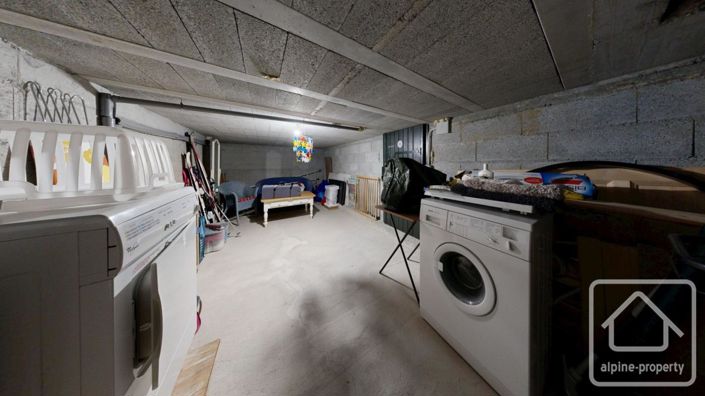 Image No.27-3 Bed Property for sale