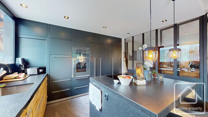 Image No.19-4 Bed Property for sale