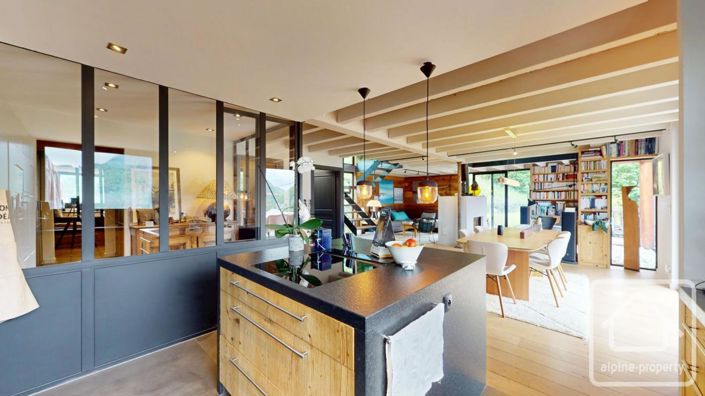 Image No.20-4 Bed Property for sale