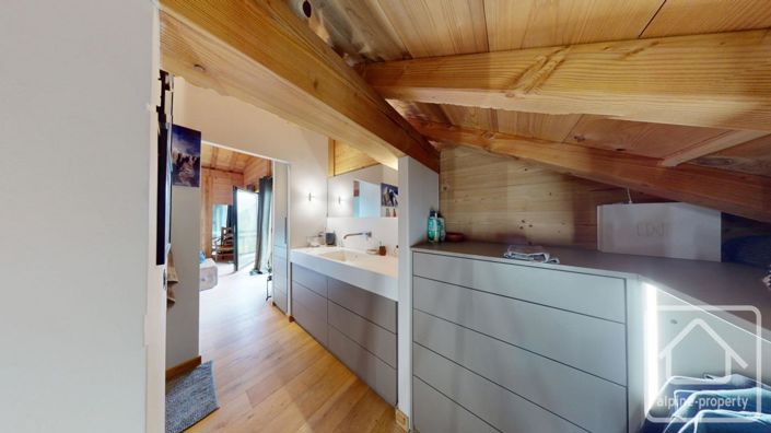 Image No.28-4 Bed Property for sale