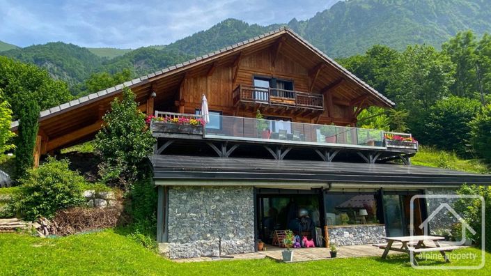 Image No.43-4 Bed Property for sale