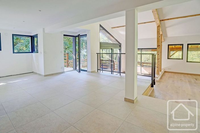 Image No.21-6 Bed Property for sale