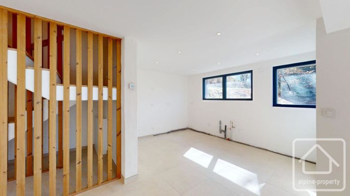 Image No.26-6 Bed Property for sale