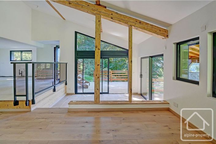 Image No.28-6 Bed Property for sale