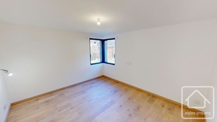 Image No.30-6 Bed Property for sale