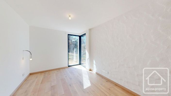 Image No.34-6 Bed Property for sale