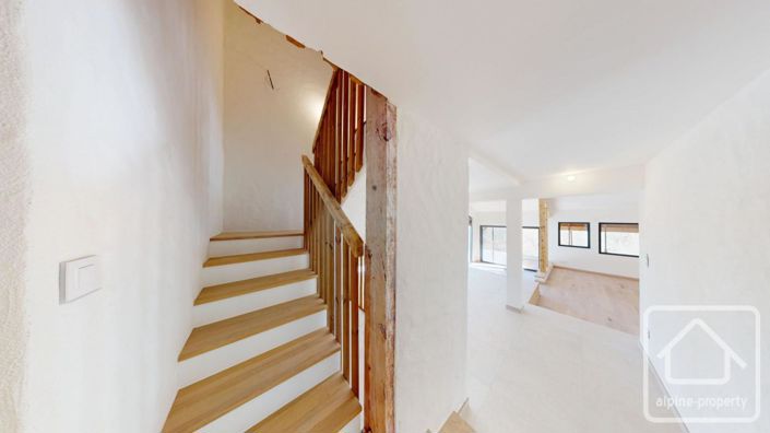 Image No.35-6 Bed Property for sale