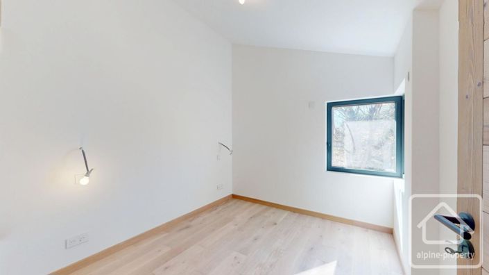 Image No.39-6 Bed Property for sale