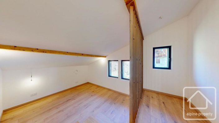 Image No.40-6 Bed Property for sale