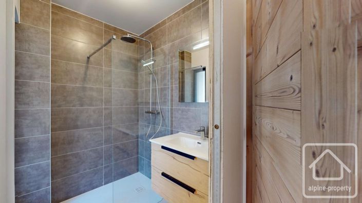 Image No.42-6 Bed Property for sale