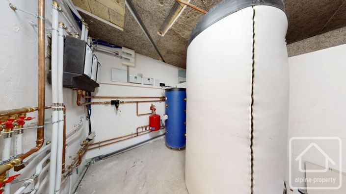 Image No.47-6 Bed Property for sale