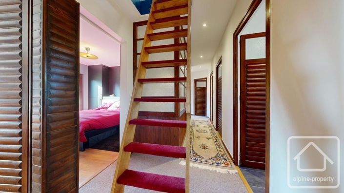 Image No.17-5 Bed Property for sale