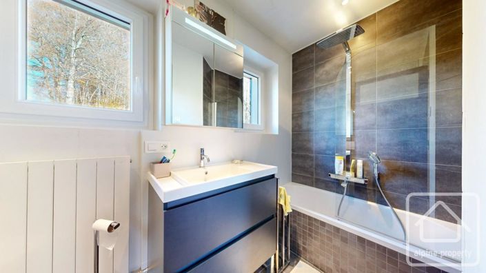 Image No.19-5 Bed Property for sale