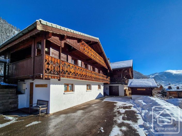 Image No.1-9 Bed Property for sale