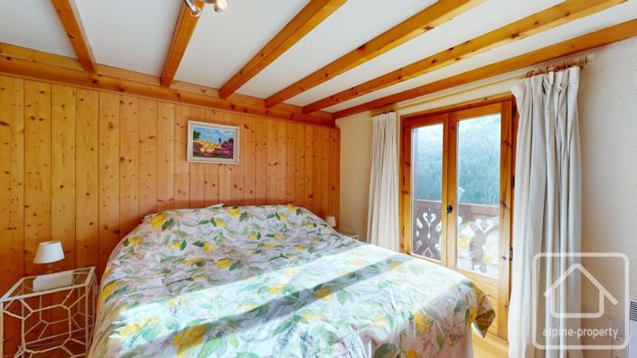 Image No.11-9 Bed Property for sale