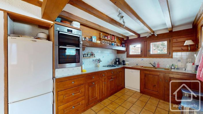 Image No.6-9 Bed Property for sale